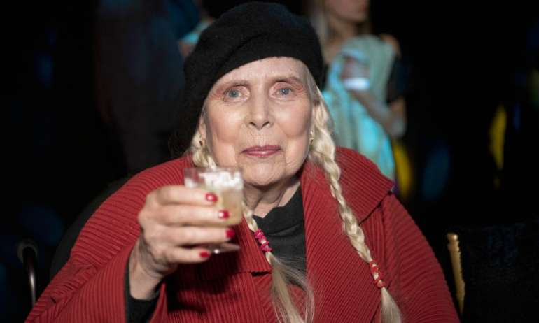 Joni Mitchell To Be Honored As 2022 MusiCares Person Of The Year ...