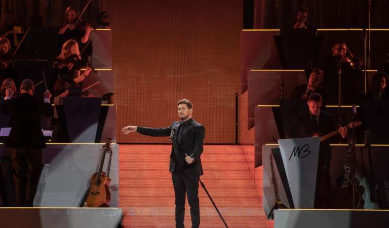 Michael Buble’ Woos the Fans at the Well Fargo Center in Philly.