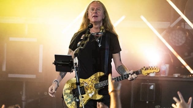 Listen to Jerry Cantrell chat with Robert Trujillo on the latest ﻿’Metallica﻿ ﻿Report’