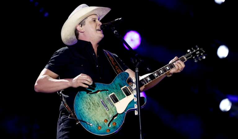 Jon Pardi Announces Five Live Christmas Shows   