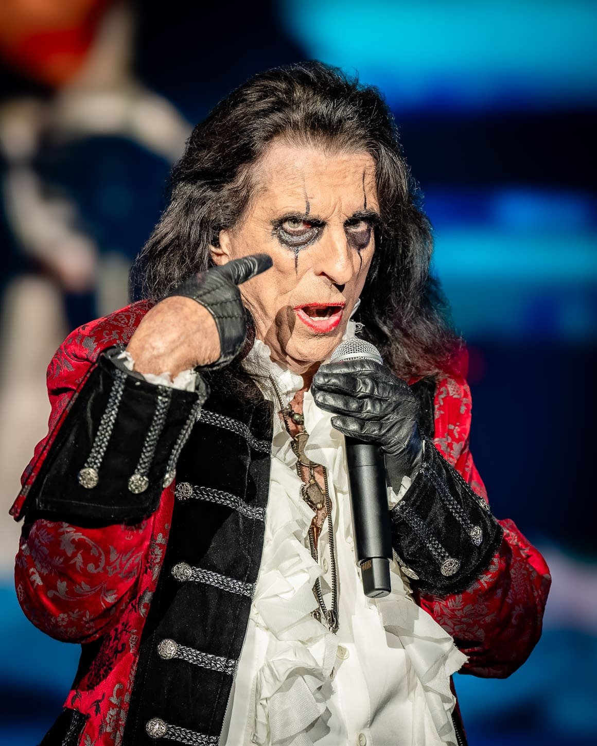 Alice Cooper performa at the PNC Bank Center in Holmdel, NJ
