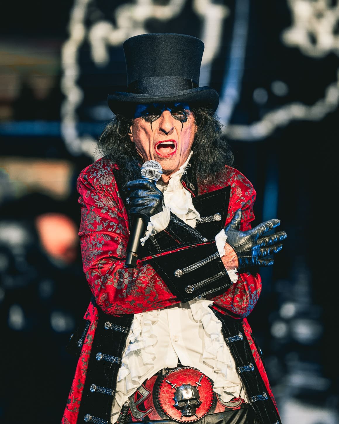 Alice Cooper performa at the PNC Bank Center in Holmdel, NJ