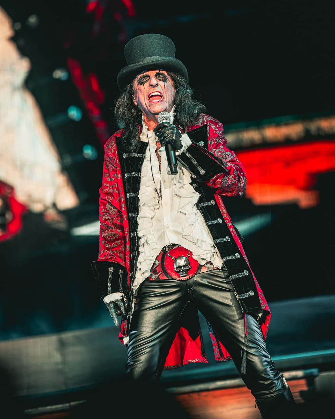 Alice Cooper performa at the PNC Bank Center in Holmdel, NJ