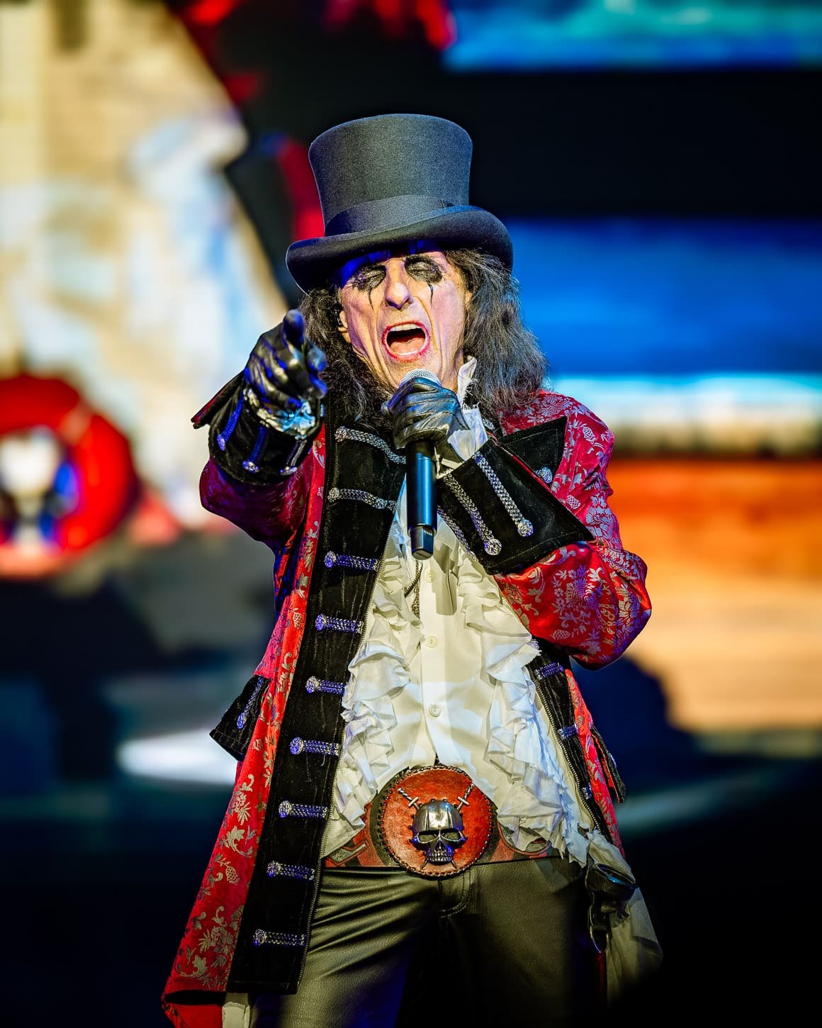 Alice Cooper performa at the PNC Bank Center in Holmdel, NJ