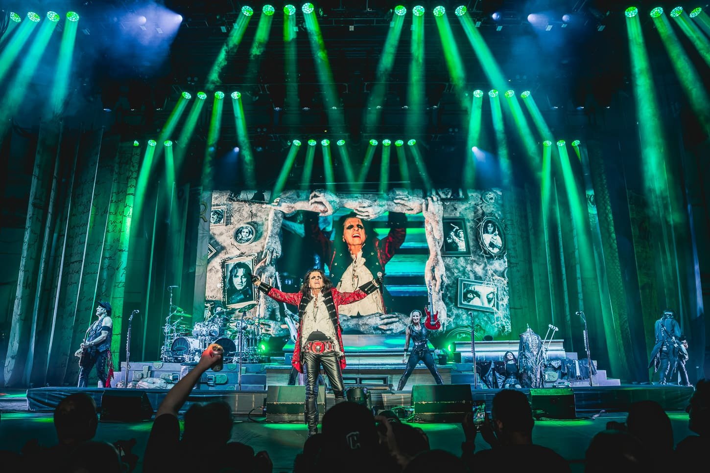 Alice Cooper performa at the PNC Bank Center in Holmdel, NJ